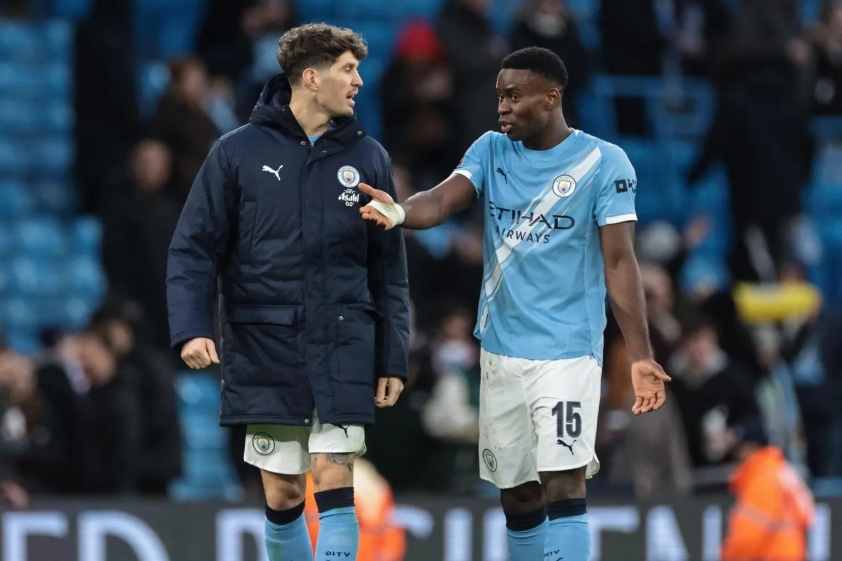 Marc Guehi và John Stones được xem là cặp trung vệ ưu tiên Cặp trung vệ Marc Guehi và John Stones
