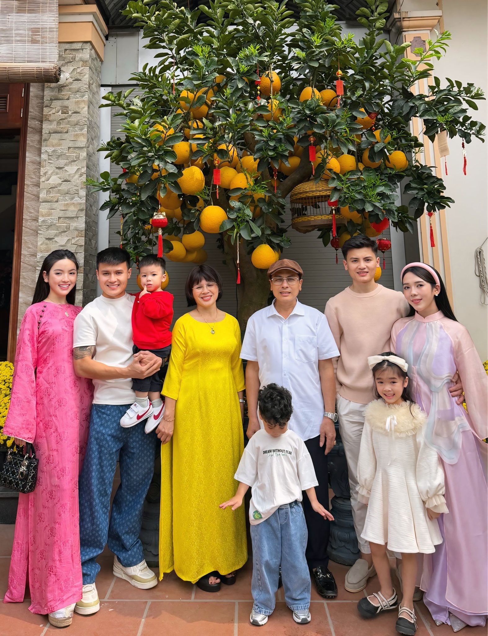 Đại gia đình Quang Hải dịp Tết