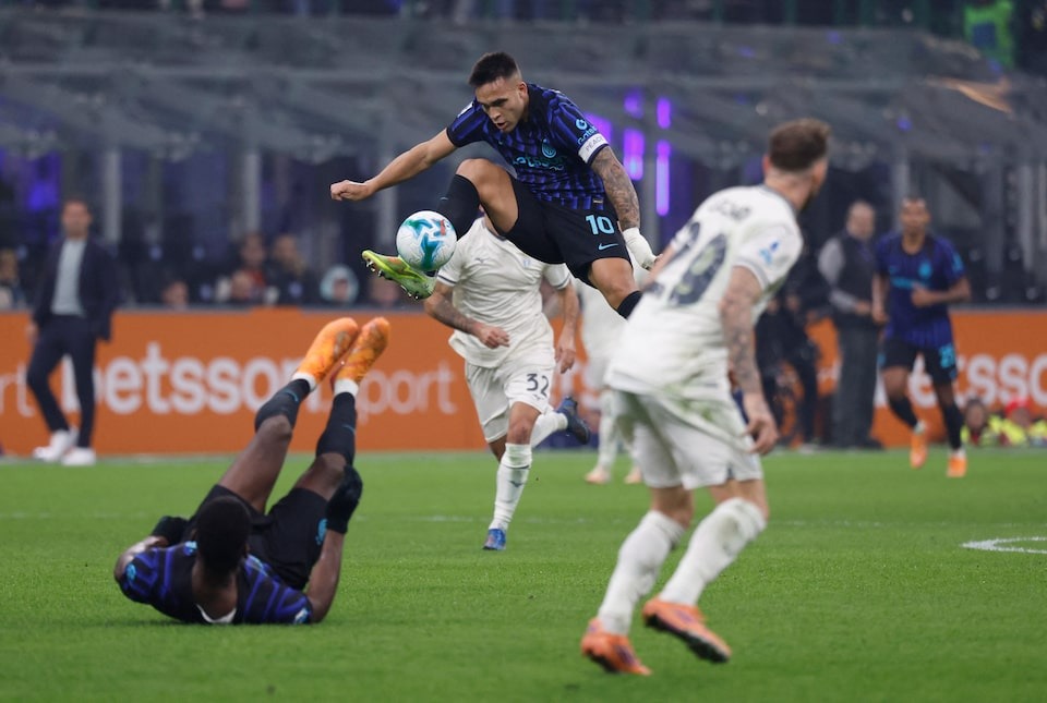 Inter Milan hạ Lazio 2-0, chính thức leo lên ngôi đầu Serie A - Ảnh 1.