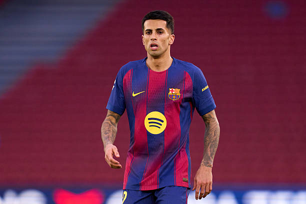Joao Cancelo trở lại Barcelona theo dạng cho mượn