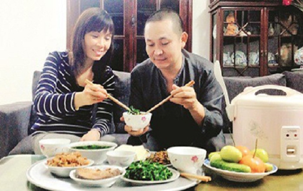 Nghệ sĩ Xuân Hinh cùng vợ trong một khoảnh khắc đời thường