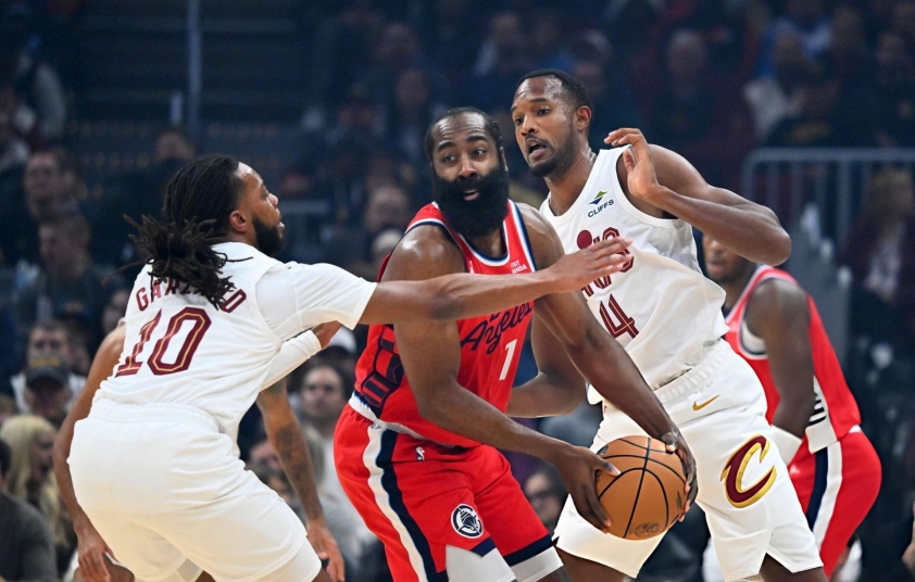 James Harden và Darius Garland trong thương vụ trao đổi