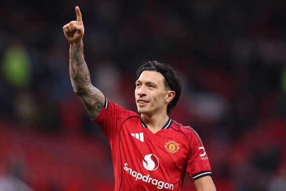 Lisandro Martinez thi đấu phòng ngự hiệu quả