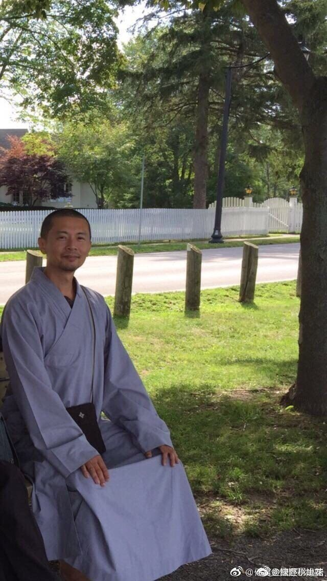 Hà Bửu Sinh tìm thấy bình yên bên cửa Phật Hà Bửu Sinh tìm thấy bình yên bên cửa Phật