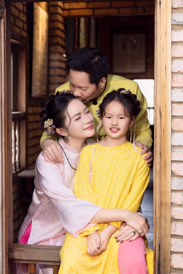 Người đẹp được chồng đại gia hết lòng yêu thương