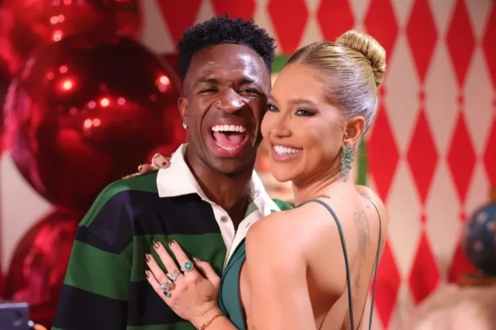 Bạn gái Vinicius ăn mặc táo bạo kiểu miêu nữ, CĐV trầm trồ khen ngợi - 8