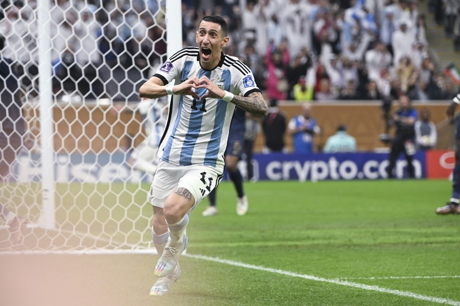 Di Maria ăn mừng bàn thắng trong trận chung kết World Cup