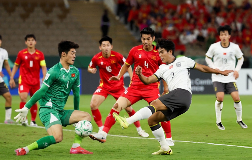 Thủ môn Trung Kiên lần đầu lên tiếng khi Cao Văn Bình tỏa sáng