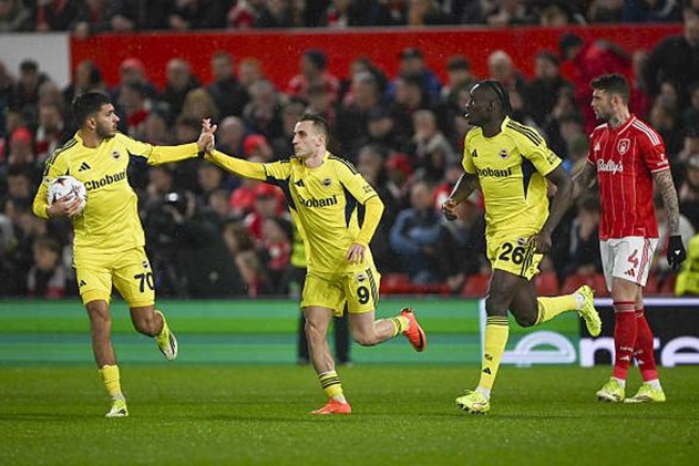 Sức ép từ phía Fenerbahce không đủ để giành vé đi tiếp