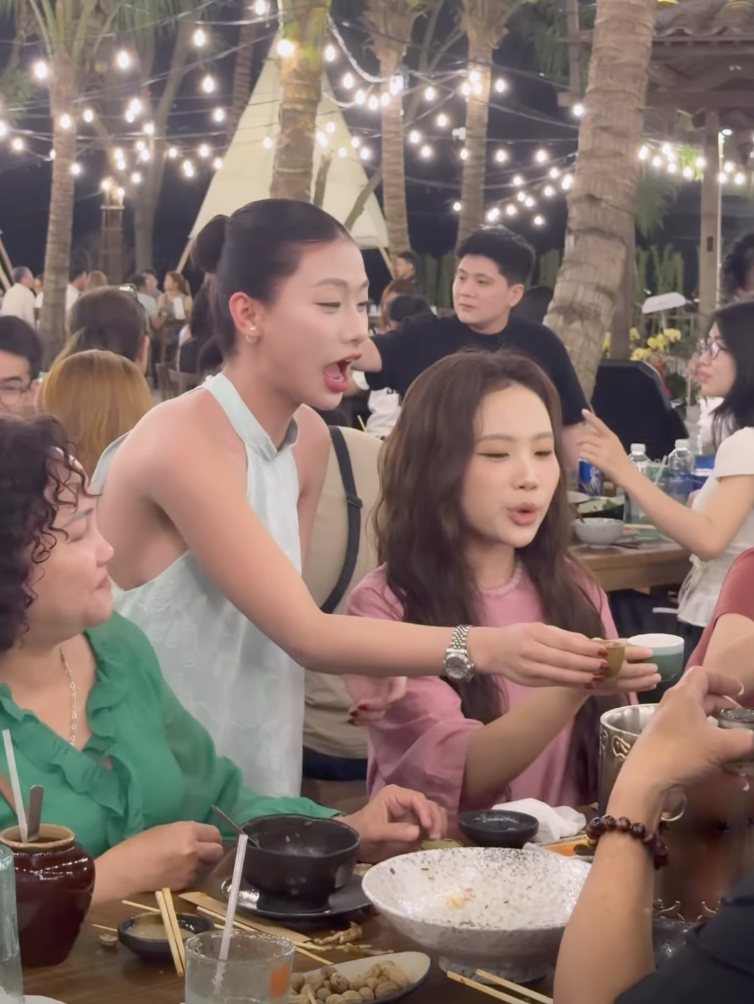 Louis Phạm xinh thật đấy, chung khung hình với Ngọc Trinh, Hoa hậu Thanh Thuỷ vẫn không lép vế, còn được khen nức nở- Ảnh 7.