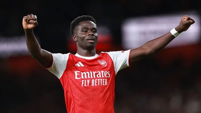 Bukayo Saka được cho đã đặt bút ký vào bản hợp đồng gia hạn với Arsenal