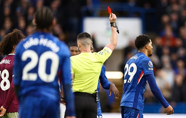 Tấm thẻ đỏ của Fofana