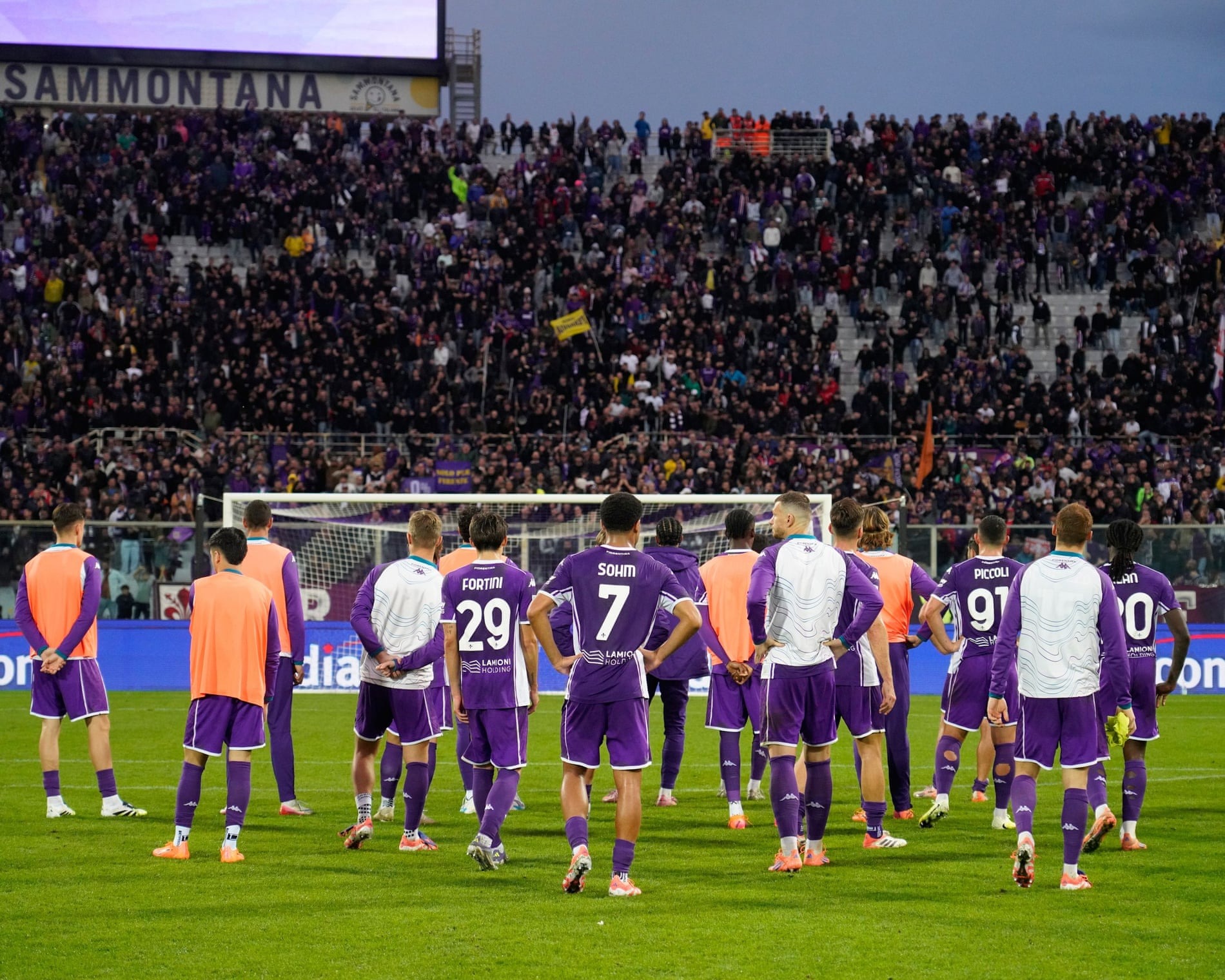 Fiorentina từ vị trí thứ 6 mùa trước hiện đang xếp ở đáy bảng xếp hạng Serie A