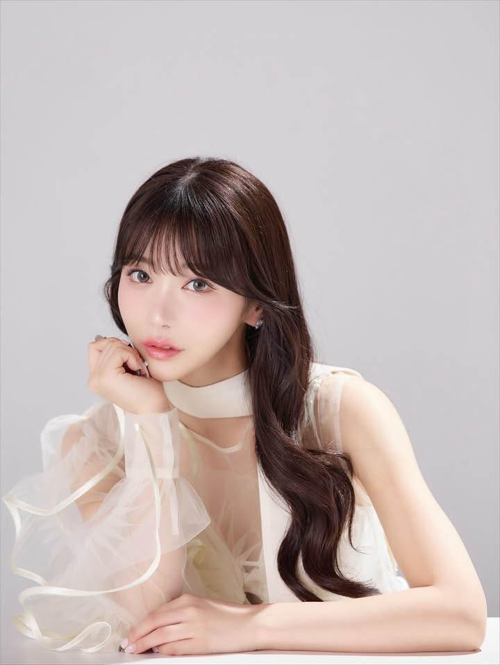 Đến fashion show của Dior, hot girl gây tranh cãi tới hơn 30 triệu lượt tương tác vì quá khứ là cựu diễn viên- Ảnh 6. Đến fashion show của Dior, hot girl gây tranh cãi tới hơn 30 triệu lượt tương tác vì quá khứ là cựu diễn viên- Ảnh 6.