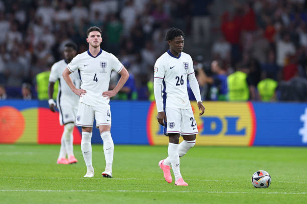 Declan Rice và Kobbie Mainoo phối hợp tốt