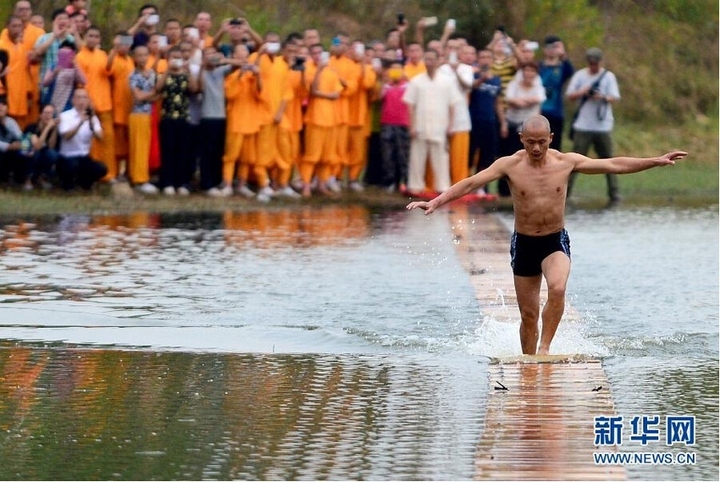 Thích Lý Lượng biểu diễn võ thuật