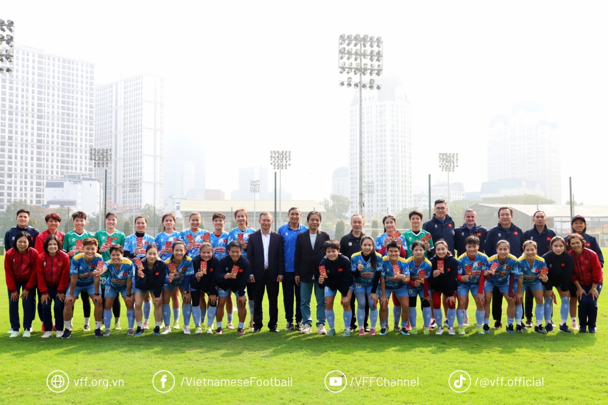 dT nu Viet Nam nhan loi dan do truoc khi co 3 ngay nghi Tet