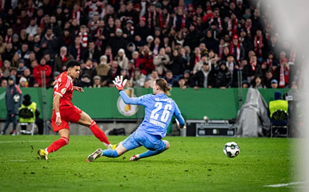 Diaz ấn định chiến thắng 2-0.