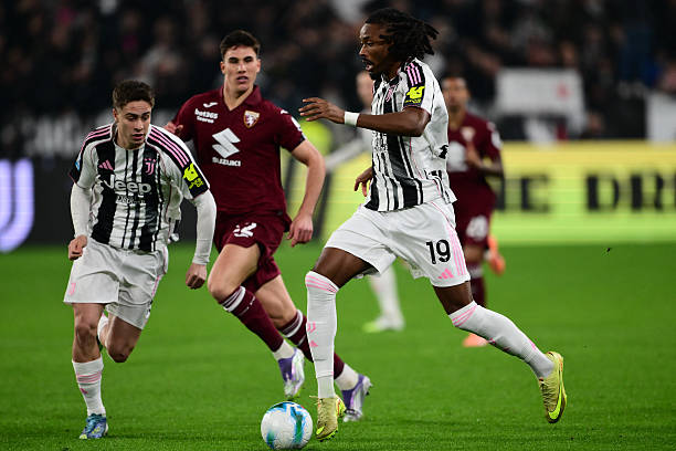 Juventus hòa Torino 0-0 ở vòng 11 Serie A