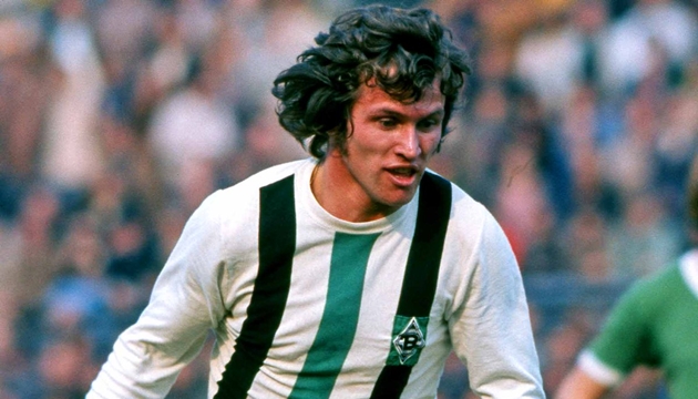 Cựu danh thủ và HLV huyền thoại của Monchengladbach.