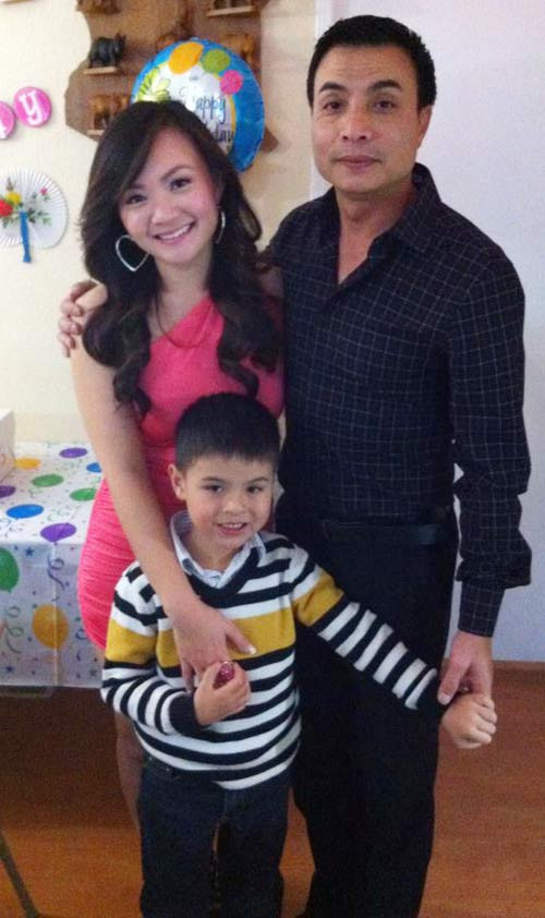 Bố Xuân Mai - Ảnh 9. Xuân Mai và em trai chụp ảnh cùng bố cách đây nhiều năm