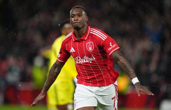 Hudson-Odoi ghi bàn cho Nottingham.