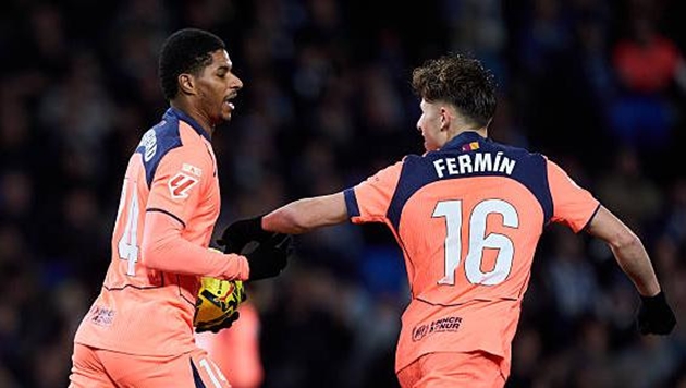 Marcus Rashford nên ở lại Barca