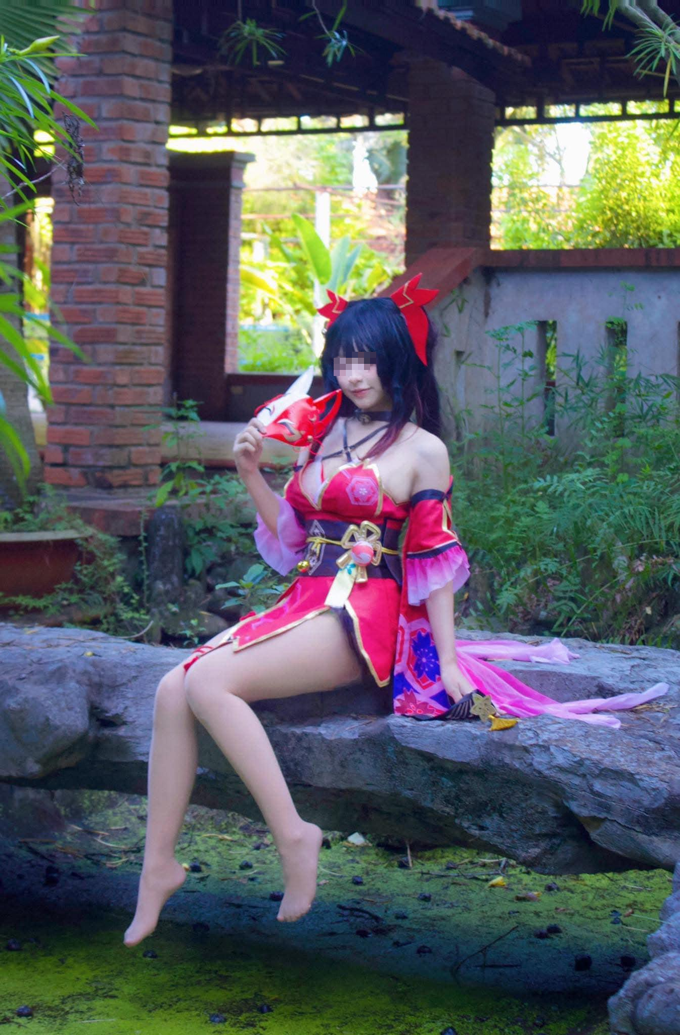 Cosplayer Việt lên tiếng xin lỗi sau drama “giáo viên làm content phản cảm