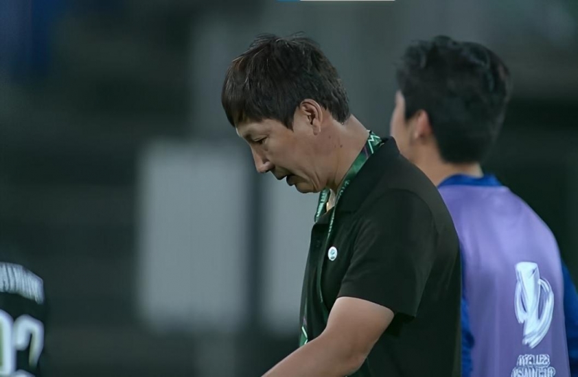 Kim Sang Sik lặng im sau chiến thắng