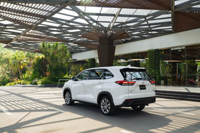 Khoang cabin tiện nghi của Innova Cross HEV