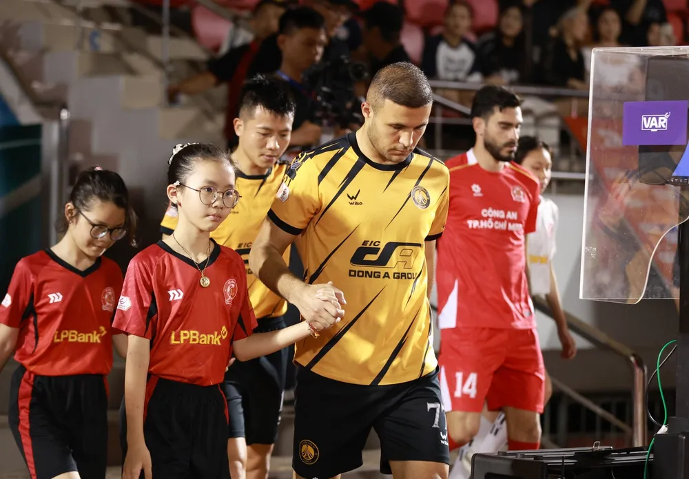 Alishelovich bị treo giò vòng 14