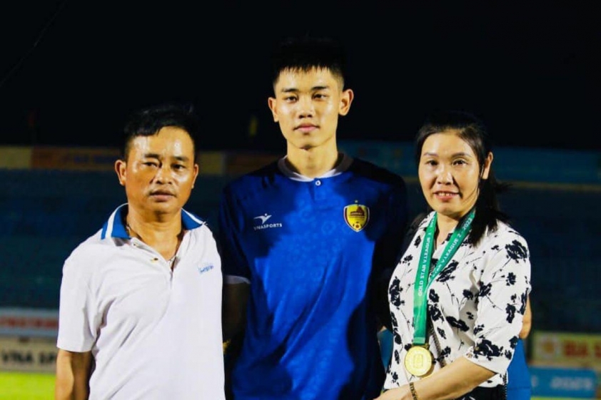 Nhà Đình Bắc mở hội, đãi 100 mâm cỗ gây sốt