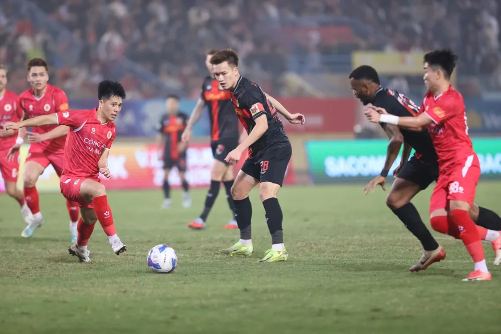 CAHN và Ninh Bình đang chiếm ưu thế trên bảng xếp hạng V-League