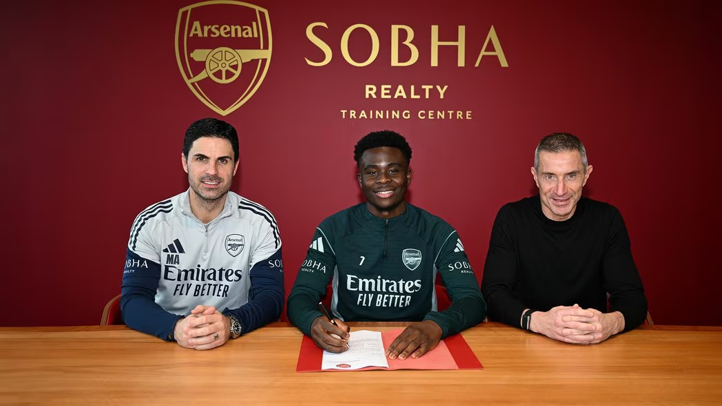Bukayo Saka ký hợp đồng mới với Arsenal