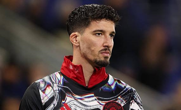 Altay Bayindir có thể rời Manchester United hè này. Altay Bayindir rời MU hè 2024