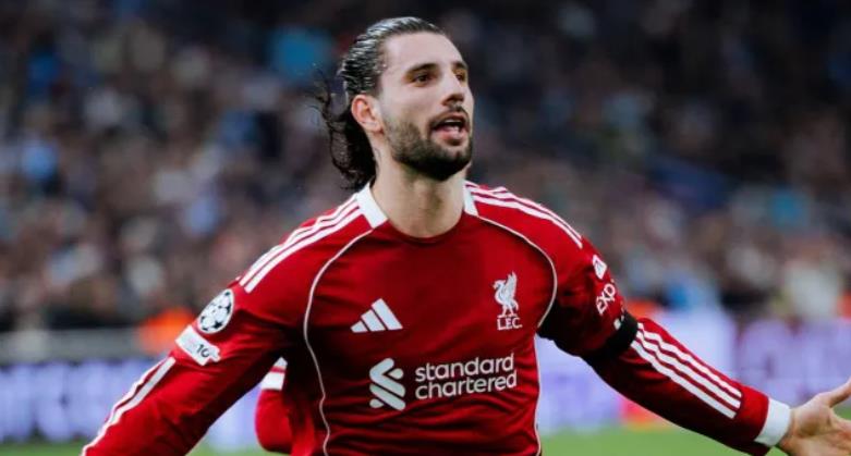 Szoboszlai có khả năng sút xa lợi hại.