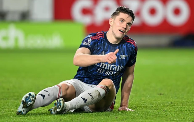 Arsenal bế tắc hiệp một