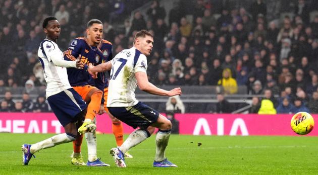 Tottenham thất bại trên sân nhà