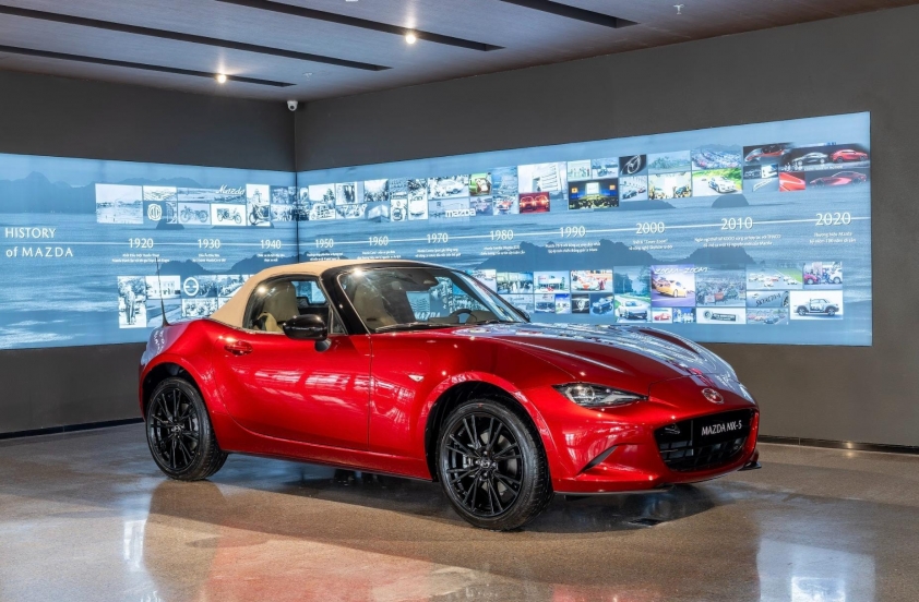 Mazda MX-5 Miata roadster