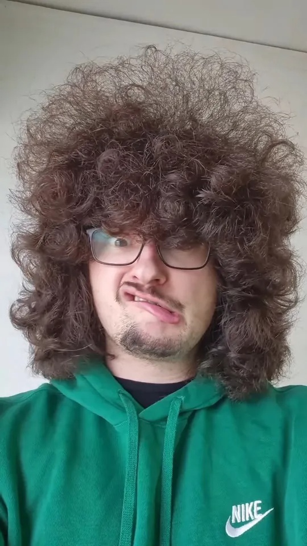 CĐV Man Utd chờ ngày được cắt tóc sau 4 trận thắng của đội nhà - 2