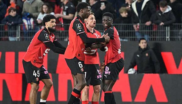 Rennes gây áp lực lớn lên hàng phòng ngự PSG.