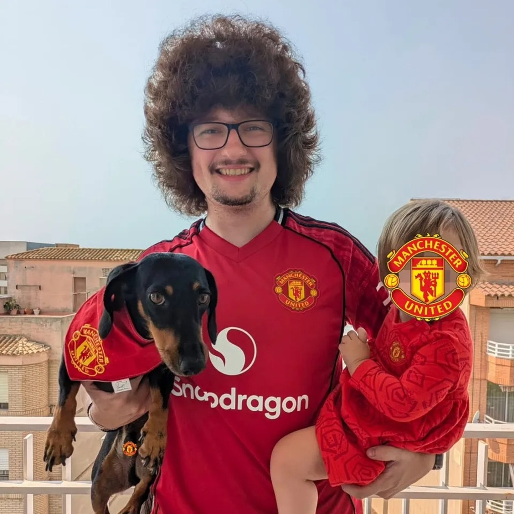 CĐV Man Utd chờ ngày được cắt tóc sau 4 trận thắng của đội nhà - 3