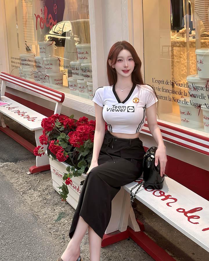 Hot girl Hàn Quốc với loạt ảnh gây bão MXH- Ảnh 4.