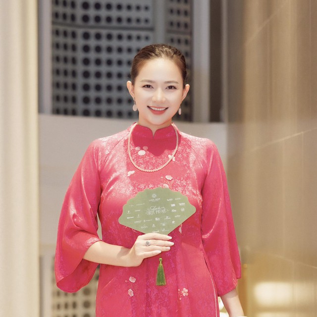 Hạnh phúc giản dị của Phan Như Thảo bên chồng đại gia