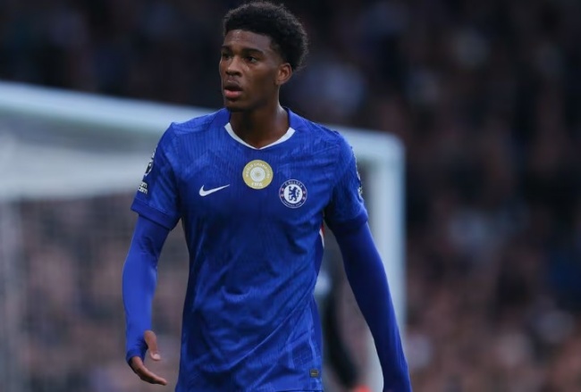Josh Acheampong thi đấu cho Chelsea