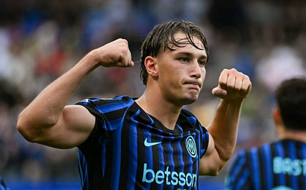 Hình ảnh Pio Esposito với vóc dáng cao lớn