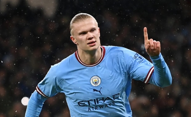 Haaland tấn công Man City