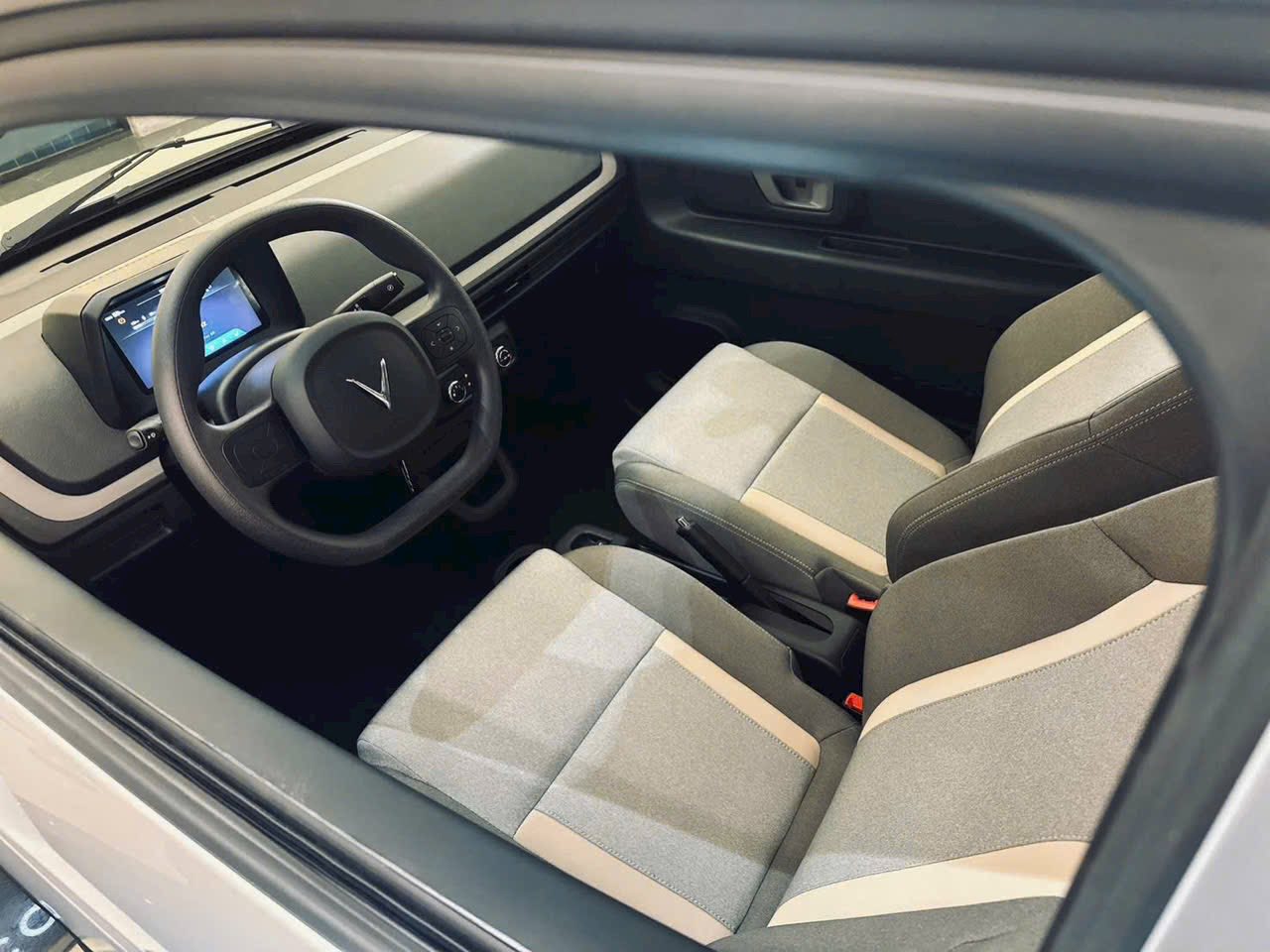 Nội thất xe tương đối đơn giản.