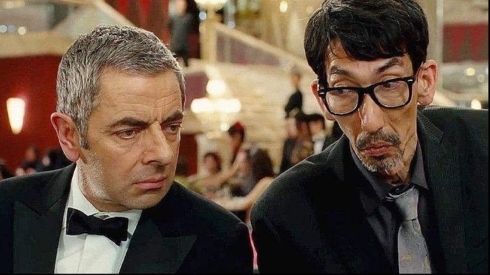 Xa Bảo La bên Rowan Atkinson trong Johnny English Reborn