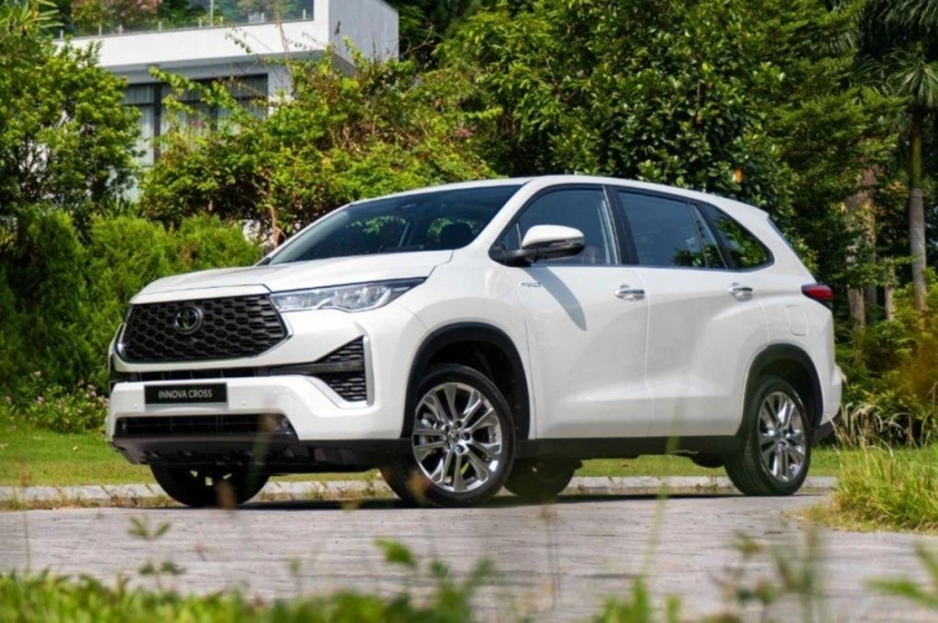 Tình trạng khan hiếm hàng ảnh hưởng đến doanh số hybrid Toyota